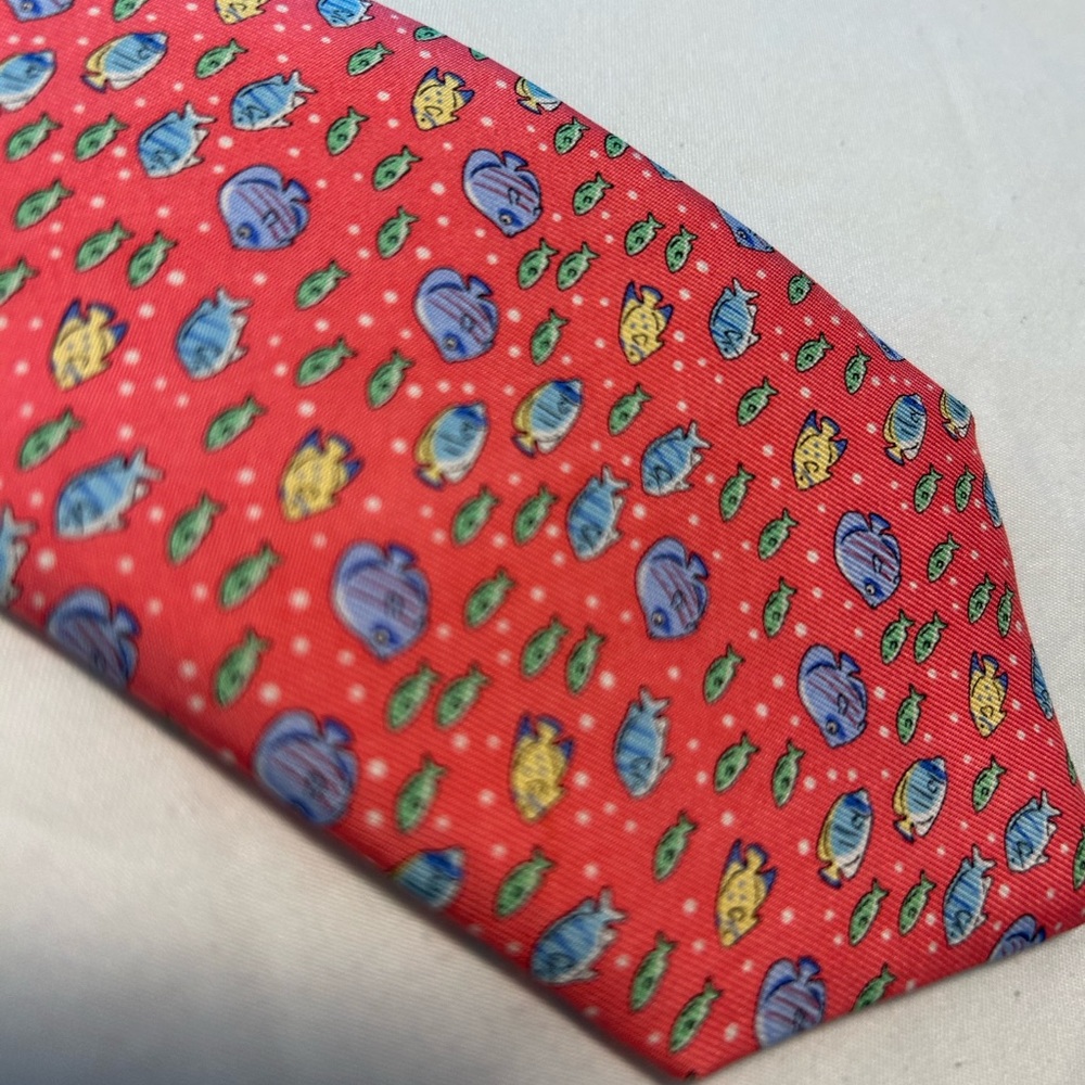Vineyard Vines Pink Tie with Blue Yellow and green Fish